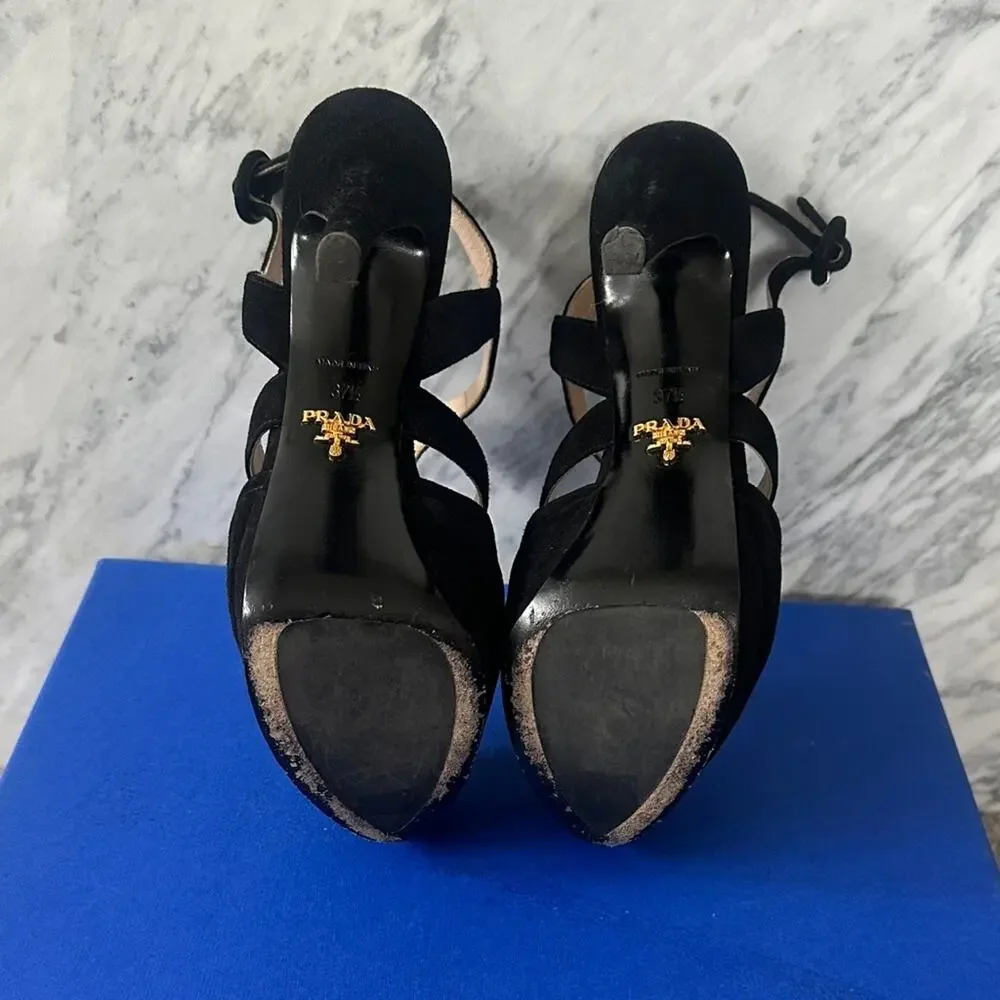 Prada chic black